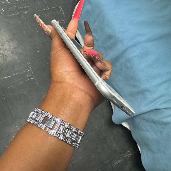 IPHONE 8 PLUS - Picture 9 of 13